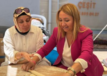 BAŞKAN TEKİN KENDİ ELLERİYLE GÖZLEME AÇTI