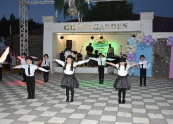 MİNİKLERDEN MUHTEŞEM GÖSTERİ