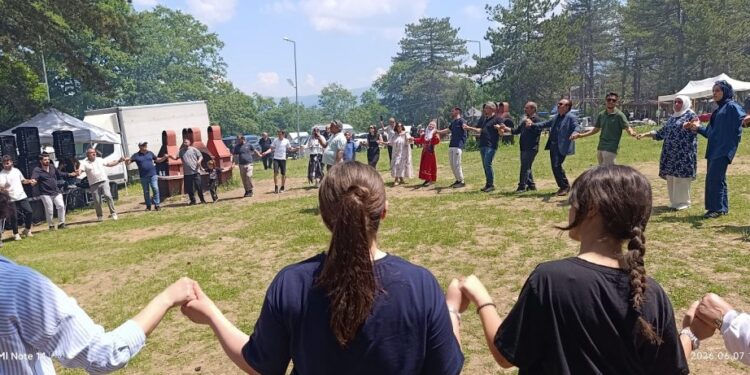 Artvinliler Küçükelmalı Tabiat Parkı’nda Buluştu: 5. Bişi Festivali’ne Yoğun İlgi