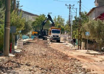 AKÇAKOCA CADDESİ’NDE ASFALT ÇALIŞMALARI BAŞLADI